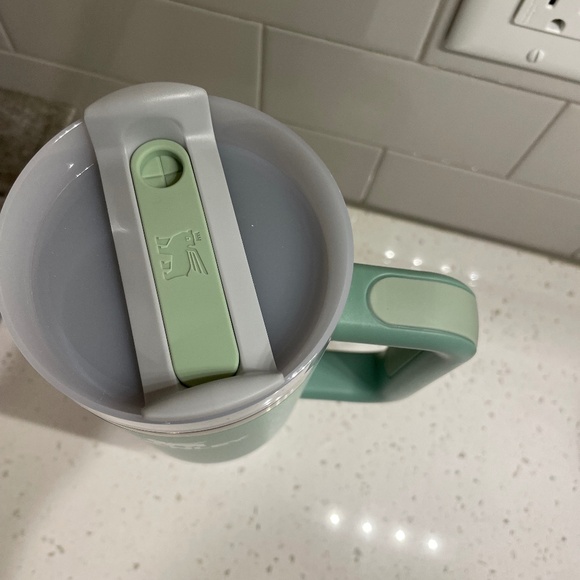 Stanley Quencher H2.0 Flowstate Tumbler 30 oz - Picture 2 of 5